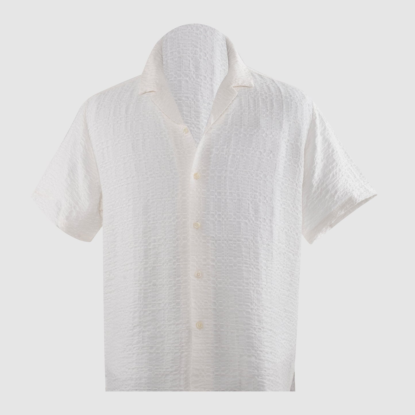 White relaxed Cuban collar shirt with crinkled jacquard texture