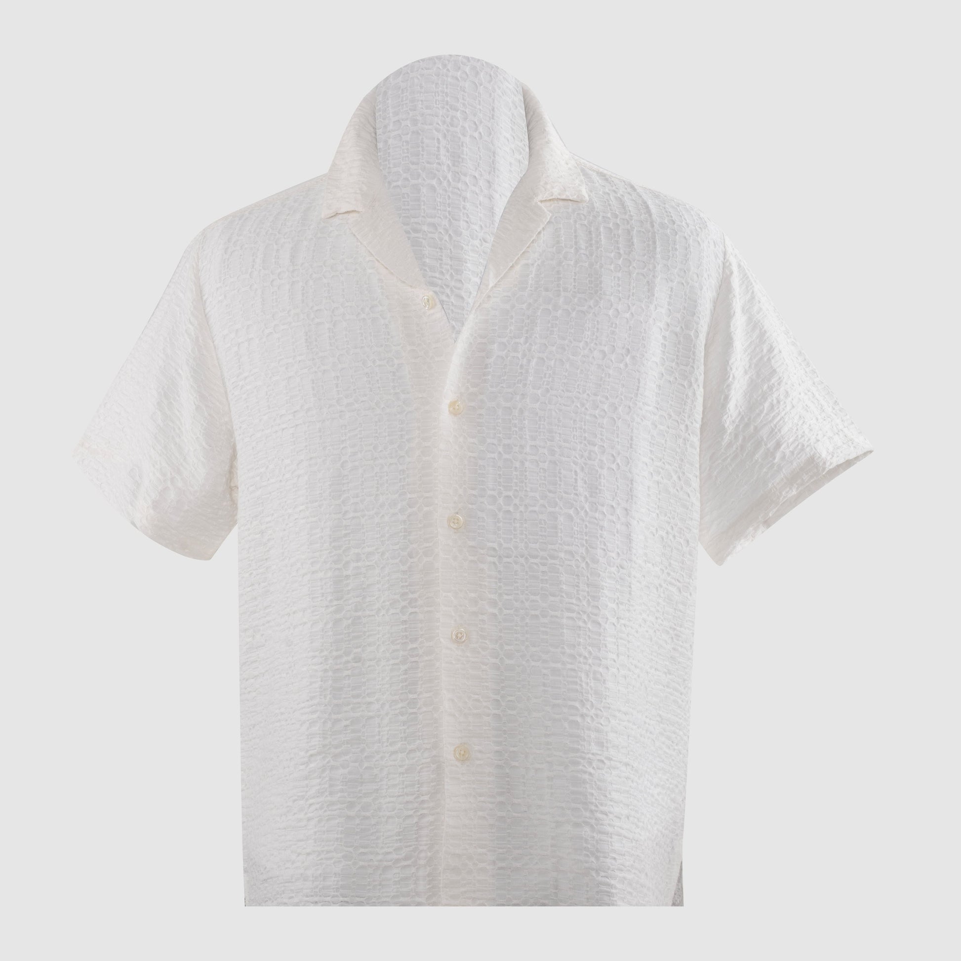 White relaxed Cuban collar shirt with crinkled jacquard texture