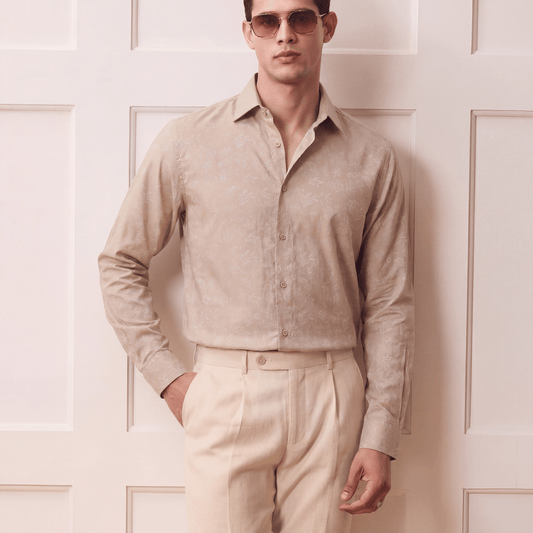 Men's light beige self-jacquard button-up shirt with regular collar and pleated trousers